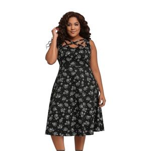 Torrid Criss Cross Strappy Dress Skulls and Roses NWOT Halloween Size 24
